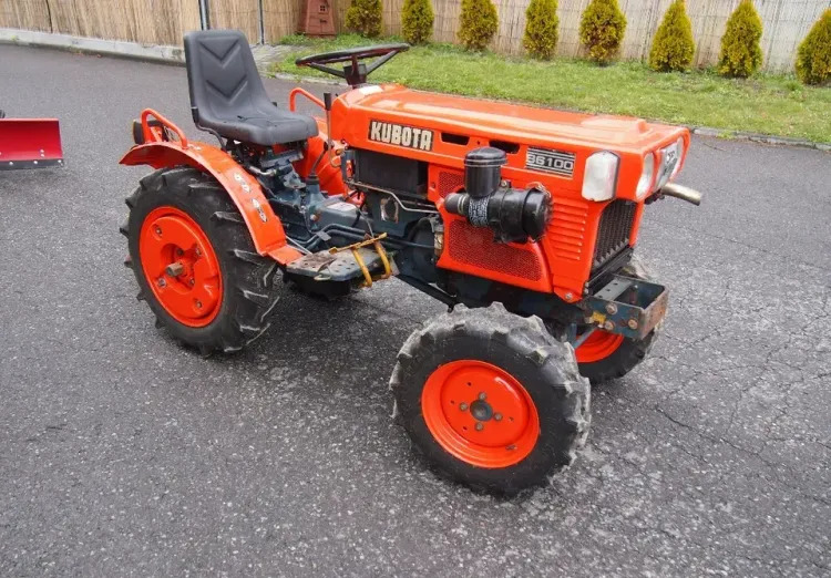 Ciągnik Kubota B6100 1995 4x4 - Tractor: foto 3 Ciągnik Kubota B6100 1995 4x4 - Tractor: foto 3