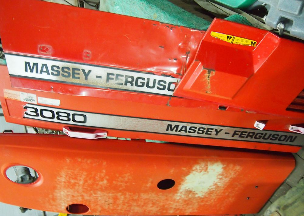 Części do Ciągnika Massey Ferguson MF 3000 Maska, osłona silnika MF 3000 - Motor y piezas para Maquinaria agrícola: foto 1 Części do Ciągnika Massey Ferguson MF 3000 Maska, osłona silnika MF 3000 - Motor y piezas para Maquinaria agrícola: foto 1