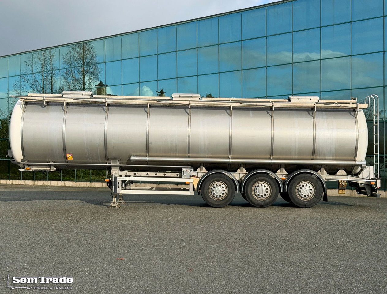 Burg 37.300 Liter 3 Compartments Disc Brakes Super Condition NL Trailer - Cisterna semirremolque: foto 2 Burg 37.300 Liter 3 Compartments Disc Brakes Super Condition NL Trailer - Cisterna semirremolque: foto 2