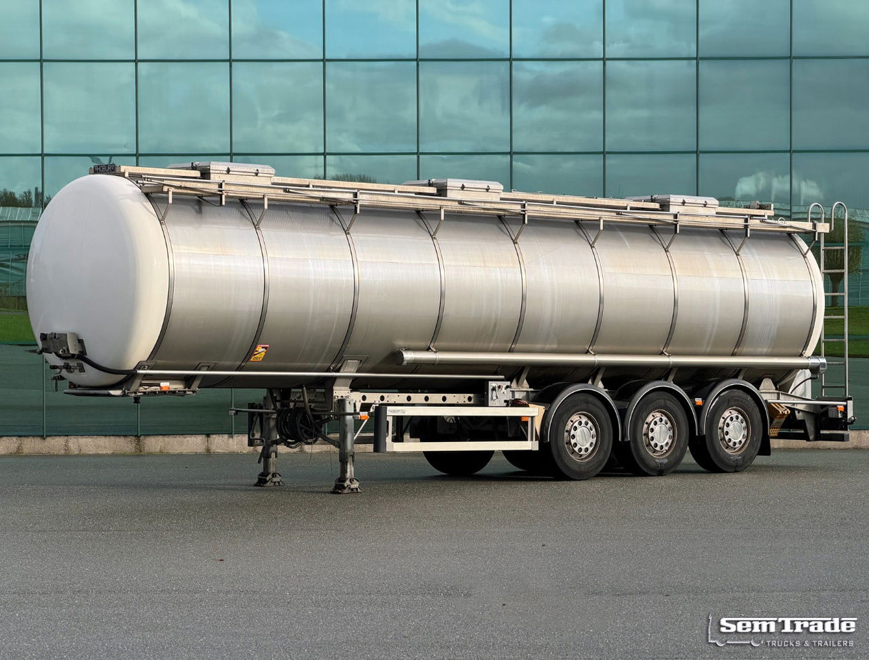 Burg 37.300 Liter 3 Compartments Disc Brakes Super Condition NL Trailer - Cisterna semirremolque: foto 1 Burg 37.300 Liter 3 Compartments Disc Brakes Super Condition NL Trailer - Cisterna semirremolque: foto 1