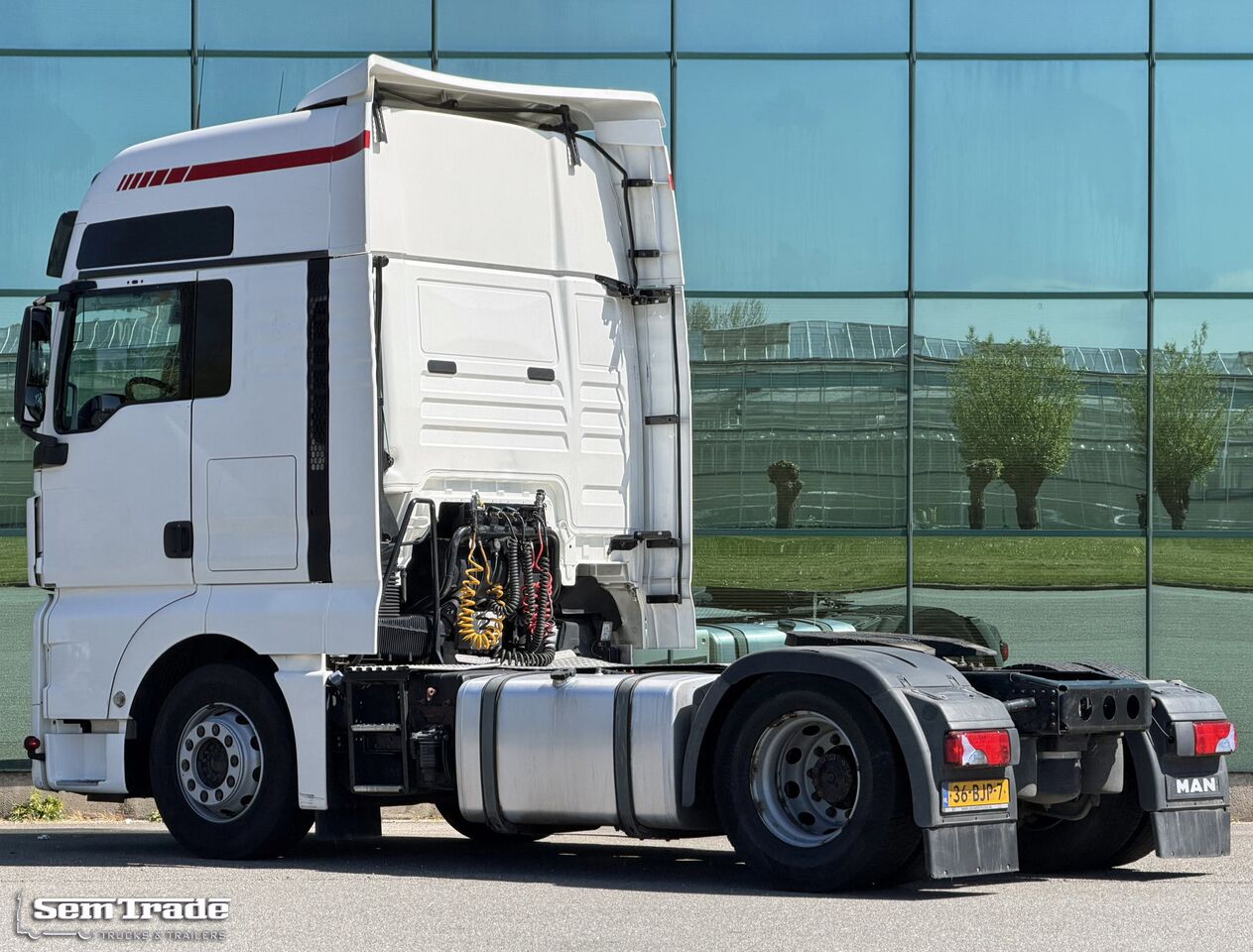 MAN TGX 18.460 Euro 6 Smart Tacho 2X Tanks Park Airco 675.000 KM NL-Truck 2 Pieces Available - Cabeza tractora: foto 3 MAN TGX 18.460 Euro 6 Smart Tacho 2X Tanks Park Airco 675.000 KM NL-Truck 2 Pieces Available - Cabeza tractora: foto 3
