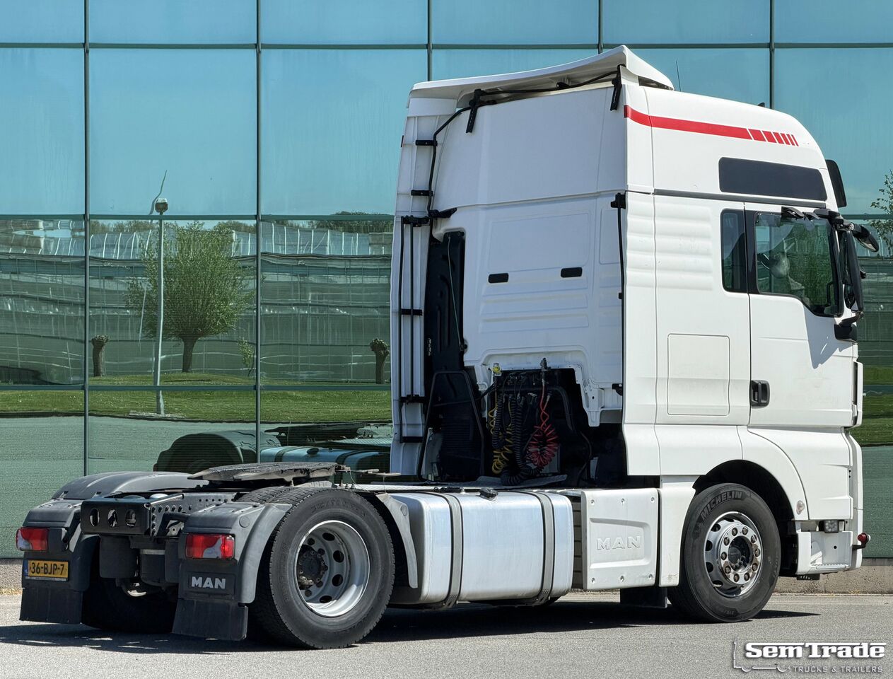 MAN TGX 18.460 Euro 6 Smart Tacho 2X Tanks Park Airco 675.000 KM NL-Truck 2 Pieces Available - Cabeza tractora: foto 4 MAN TGX 18.460 Euro 6 Smart Tacho 2X Tanks Park Airco 675.000 KM NL-Truck 2 Pieces Available - Cabeza tractora: foto 4