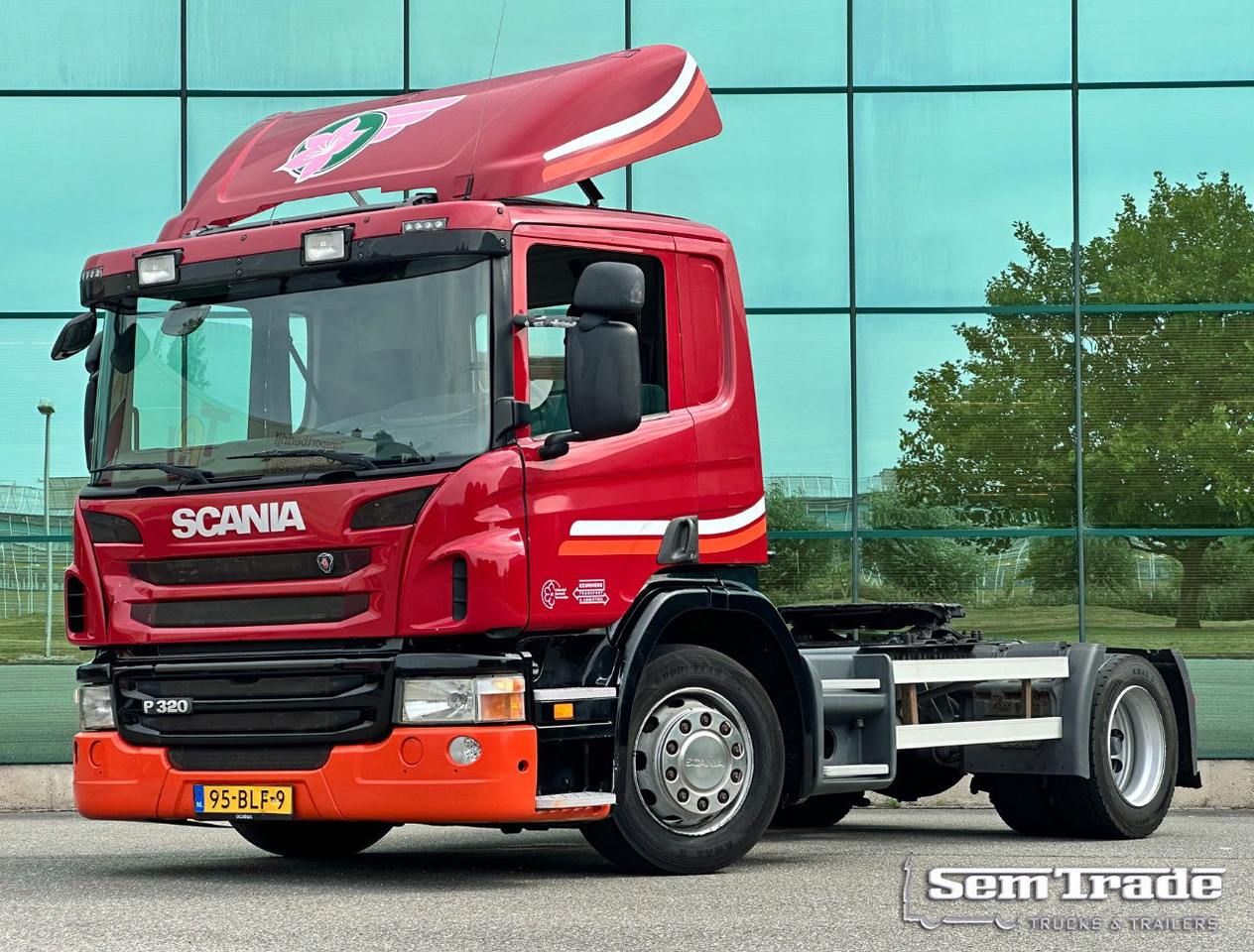Scania P320 Euro 5 Full AIR DAY CAB LOW Deck 615.000 KM Holland Truck - Cabeza tractora: foto 1 Scania P320 Euro 5 Full AIR DAY CAB LOW Deck 615.000 KM Holland Truck - Cabeza tractora: foto 1