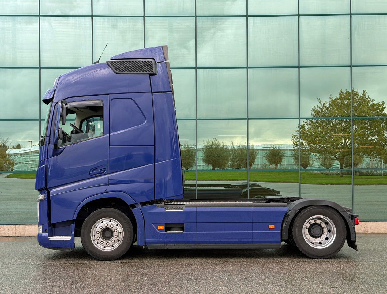 Volvo FH 460 Globetrotter 2x Tanks 811.000 KM TOP Condition NL Truck - Cabeza tractora: foto 2 Volvo FH 460 Globetrotter 2x Tanks 811.000 KM TOP Condition NL Truck - Cabeza tractora: foto 2