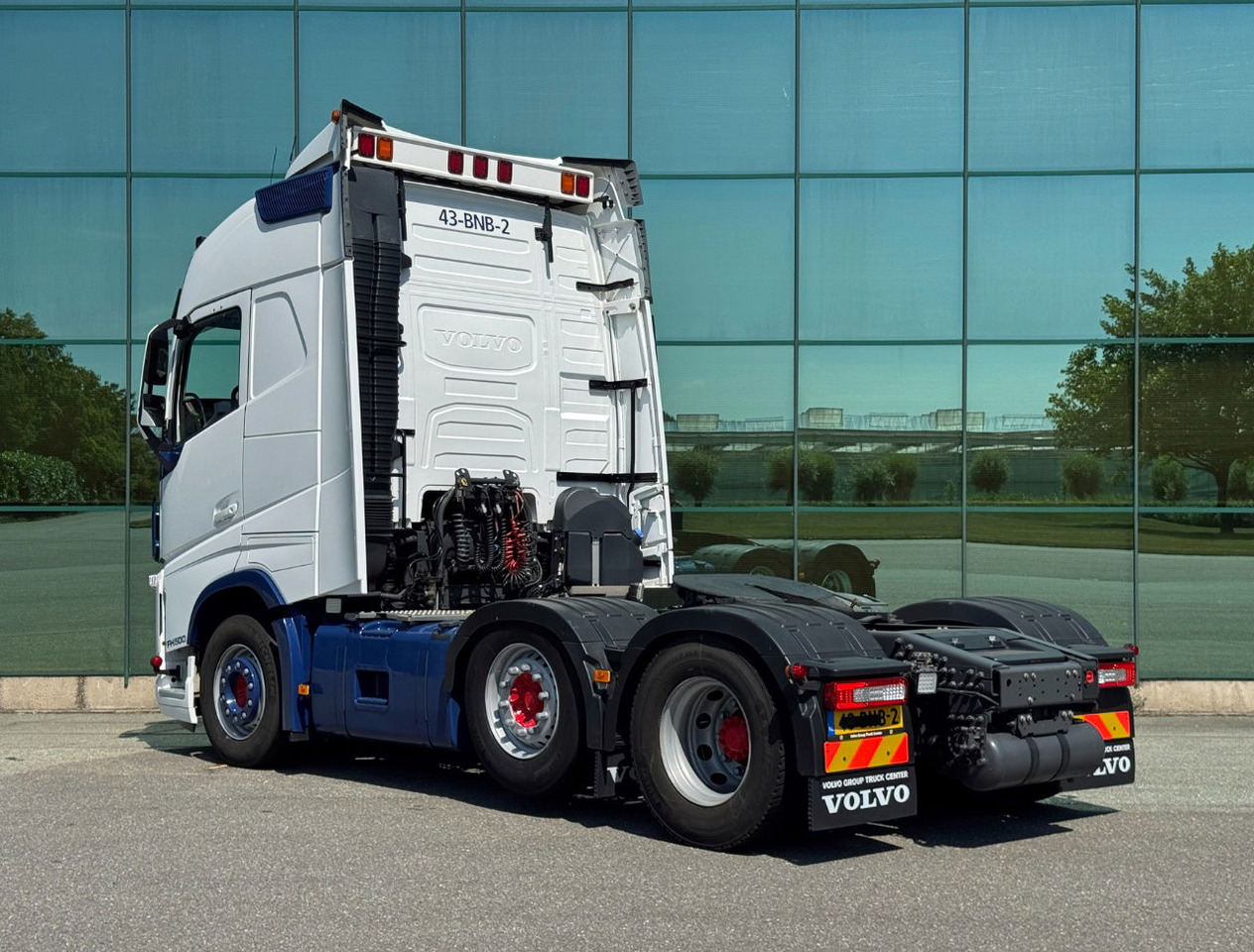 Volvo FH 500 6X2 Globetrotter 2x Tanks Only 667.000 KM Super Condition NL Truck - Cabeza tractora: foto 3 Volvo FH 500 6X2 Globetrotter 2x Tanks Only 667.000 KM Super Condition NL Truck - Cabeza tractora: foto 3