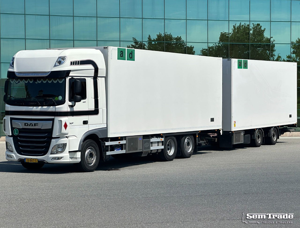 DAF XF 480 FAR SSC 2x Tail Lift 50 CC Trolleys Carrier TRS Iceland Super Condition NL-Combi - Frigorífico camión: foto 1 DAF XF 480 FAR SSC 2x Tail Lift 50 CC Trolleys Carrier TRS Iceland Super Condition NL-Combi - Frigorífico camión: foto 1