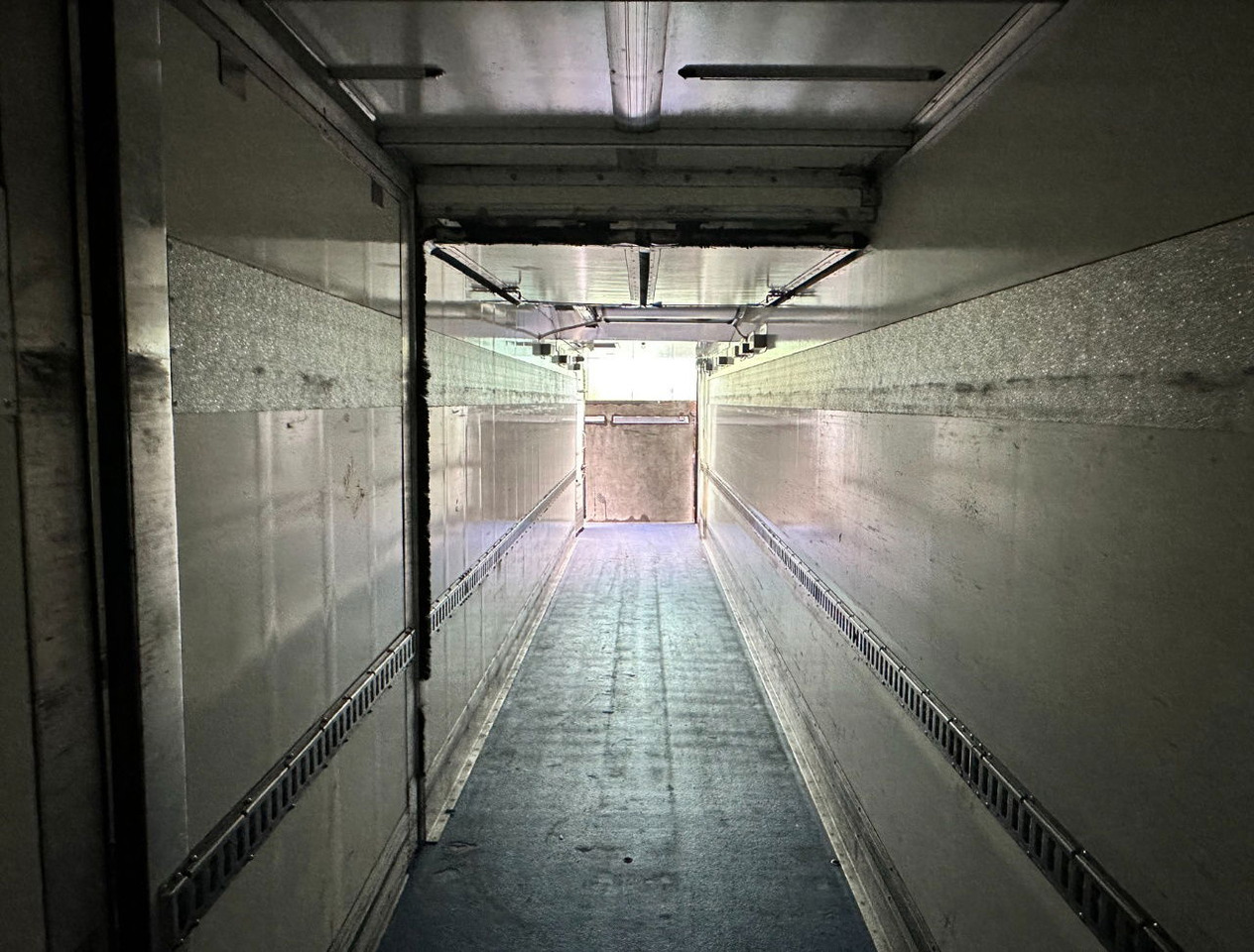 Frigorífico semirremolque Gray and Adams City Trailer Carrier Vector 1850 MT TRI-Temp Tail Lift Side Door Steering Axle 3 Pieces Available: foto 20 Frigorífico semirremolque Gray and Adams City Trailer Carrier Vector 1850 MT TRI-Temp Tail Lift Side Door Steering Axle 3 Pieces Available: foto 20