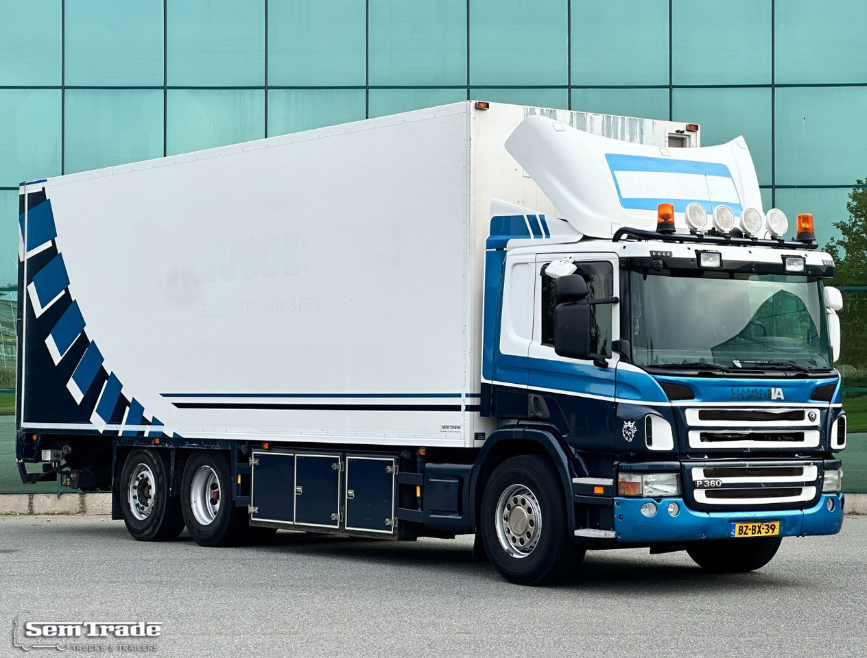 Camión caja cerrada Scania P360 6X2 Euro 5 Manual Gearbox Tail Lift VAN Beurden Isolated BOX Holland-Truck: foto 6