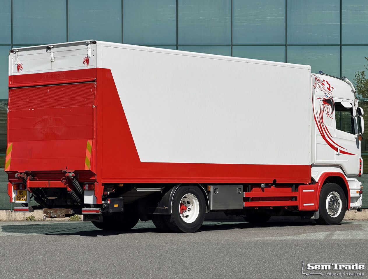 Scania R380 Highline Full AIR Tail Lift 650x250x247 CM Inside Holland-Truck - Camión caja cerrada: foto 4 Scania R380 Highline Full AIR Tail Lift 650x250x247 CM Inside Holland-Truck - Camión caja cerrada: foto 4