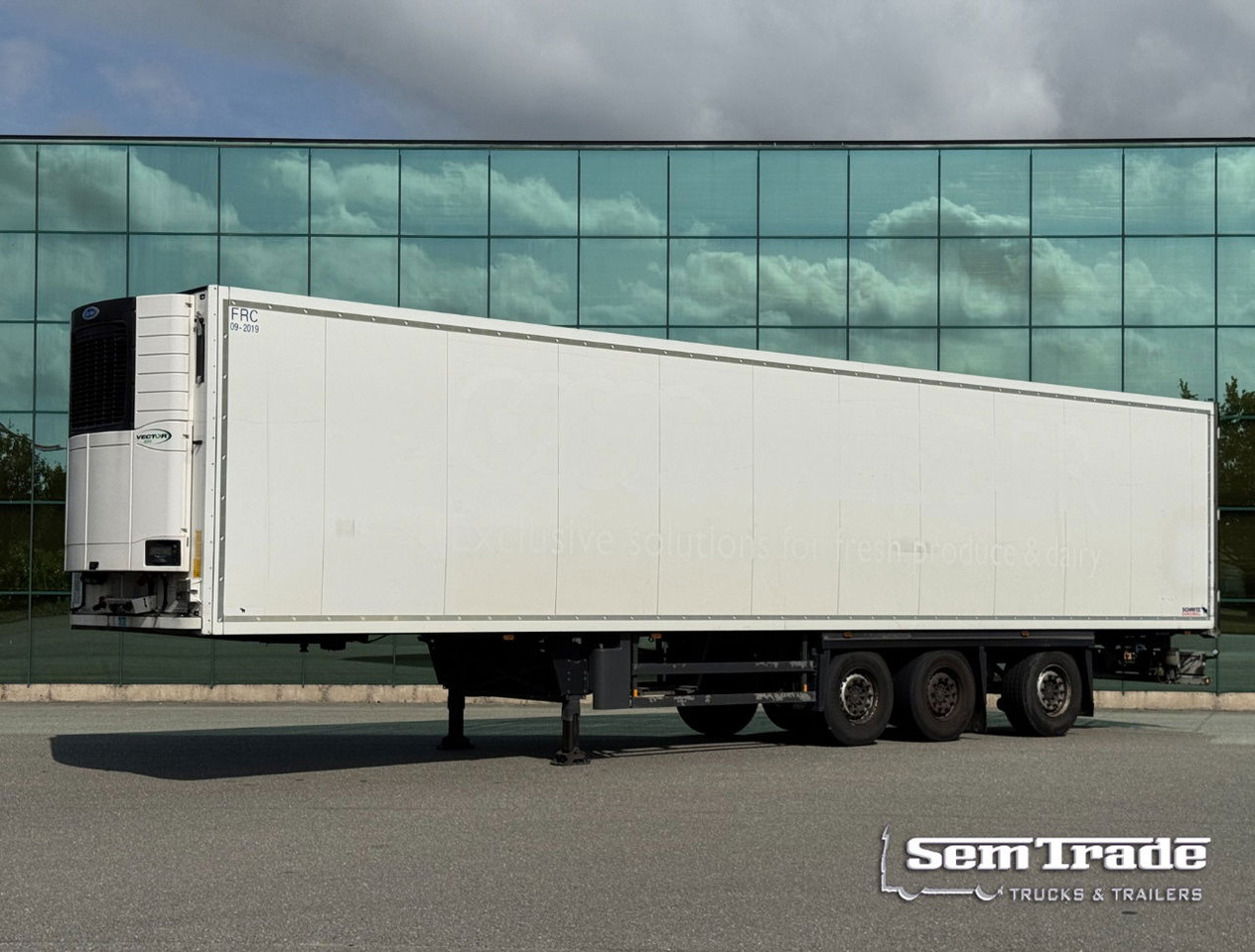 Schmitz Cargobull 3-AS Stuuras Carrier Vector 1550 Gegalvaniseerd Chassis Nieuwe APK Zeer Goede Banden TOP Staat NL Trailer - Frigorífico semirremolque: foto 1 Schmitz Cargobull 3-AS Stuuras Carrier Vector 1550 Gegalvaniseerd Chassis Nieuwe APK Zeer Goede Banden TOP Staat NL Trailer - Frigorífico semirremolque: foto 1