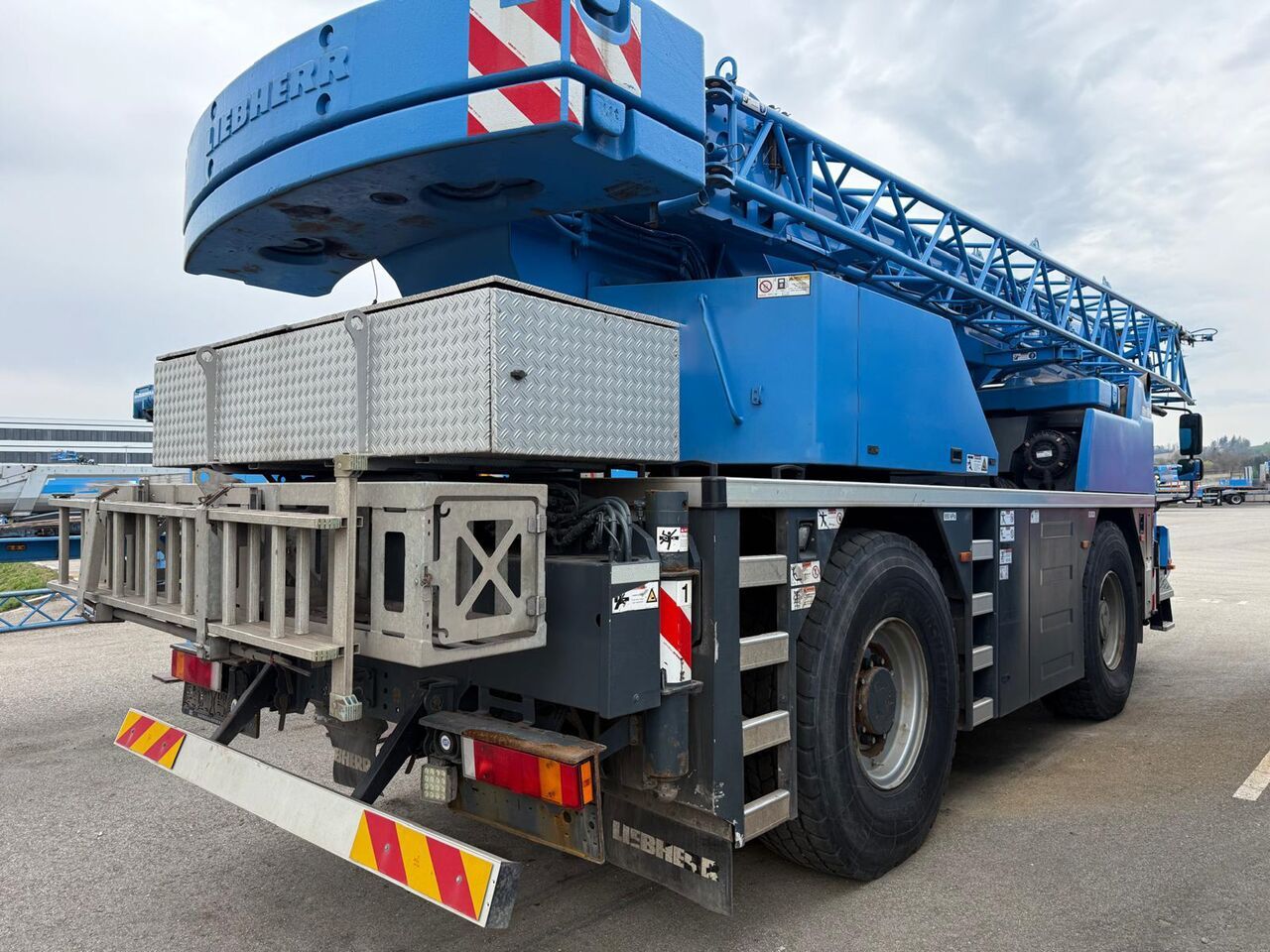 LIEBHERR LTM 1030-2.1 - Autogrúa: foto 2 LIEBHERR LTM 1030-2.1 - Autogrúa: foto 2