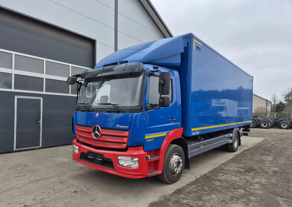 Mercedes-Benz Atego 1330 Euro 6 - Camión caja cerrada: foto 1 Mercedes-Benz Atego 1330 Euro 6 - Camión caja cerrada: foto 1
