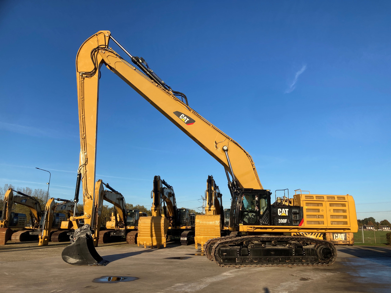 CATERPILLAR 390F Long Reach (coming in) - Excavadora de cadenas: foto 1 CATERPILLAR 390F Long Reach (coming in) - Excavadora de cadenas: foto 1