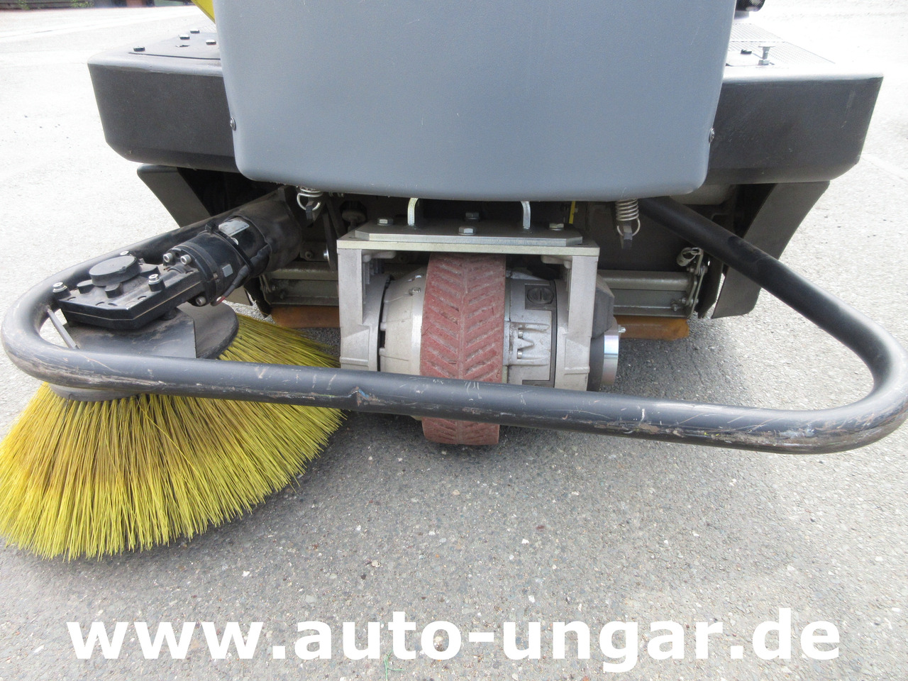 KÄRCHER KM 100/100 RBP Pack 1.280-112.0 elektrische Parkplatzkehrmaschine Hallenkehrmaschine Elektro - Barredora vial: foto 3 KÄRCHER KM 100/100 RBP Pack 1.280-112.0 elektrische Parkplatzkehrmaschine Hallenkehrmaschine Elektro - Barredora vial: foto 3