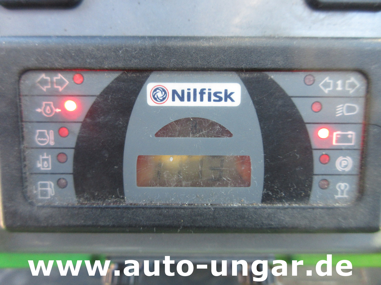 Barredora vial NILFISK Park Ranger 2150 Egholm Geräteträger mit Kehraufbau Baujahr 2018 Perkins: foto 18