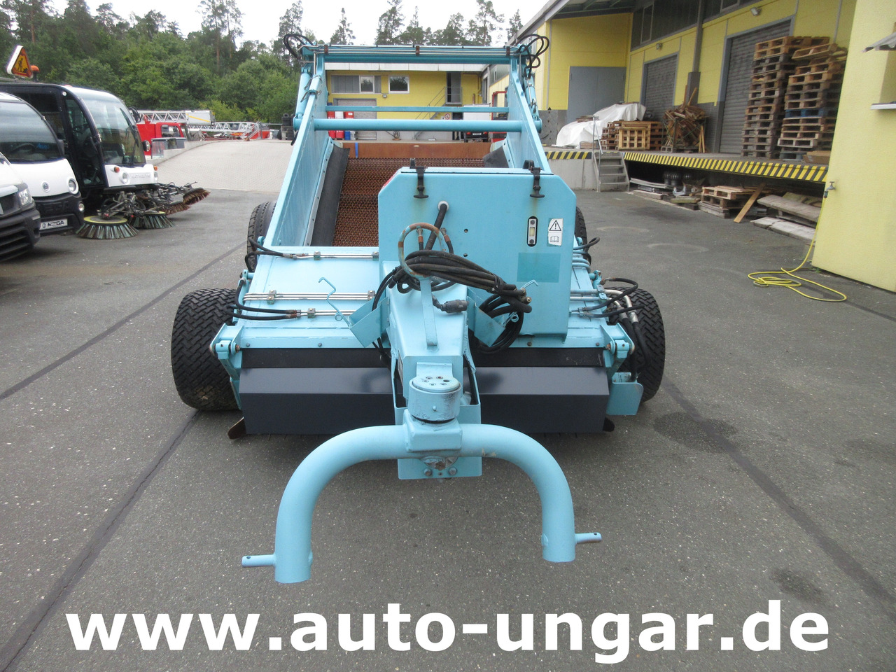 Pistenbully BeachTech STR 2000 BeachCleaner Strandreiniger чистач на плажа - Vehículo municipal: foto 3 Pistenbully BeachTech STR 2000 BeachCleaner Strandreiniger чистач на плажа - Vehículo municipal: foto 3