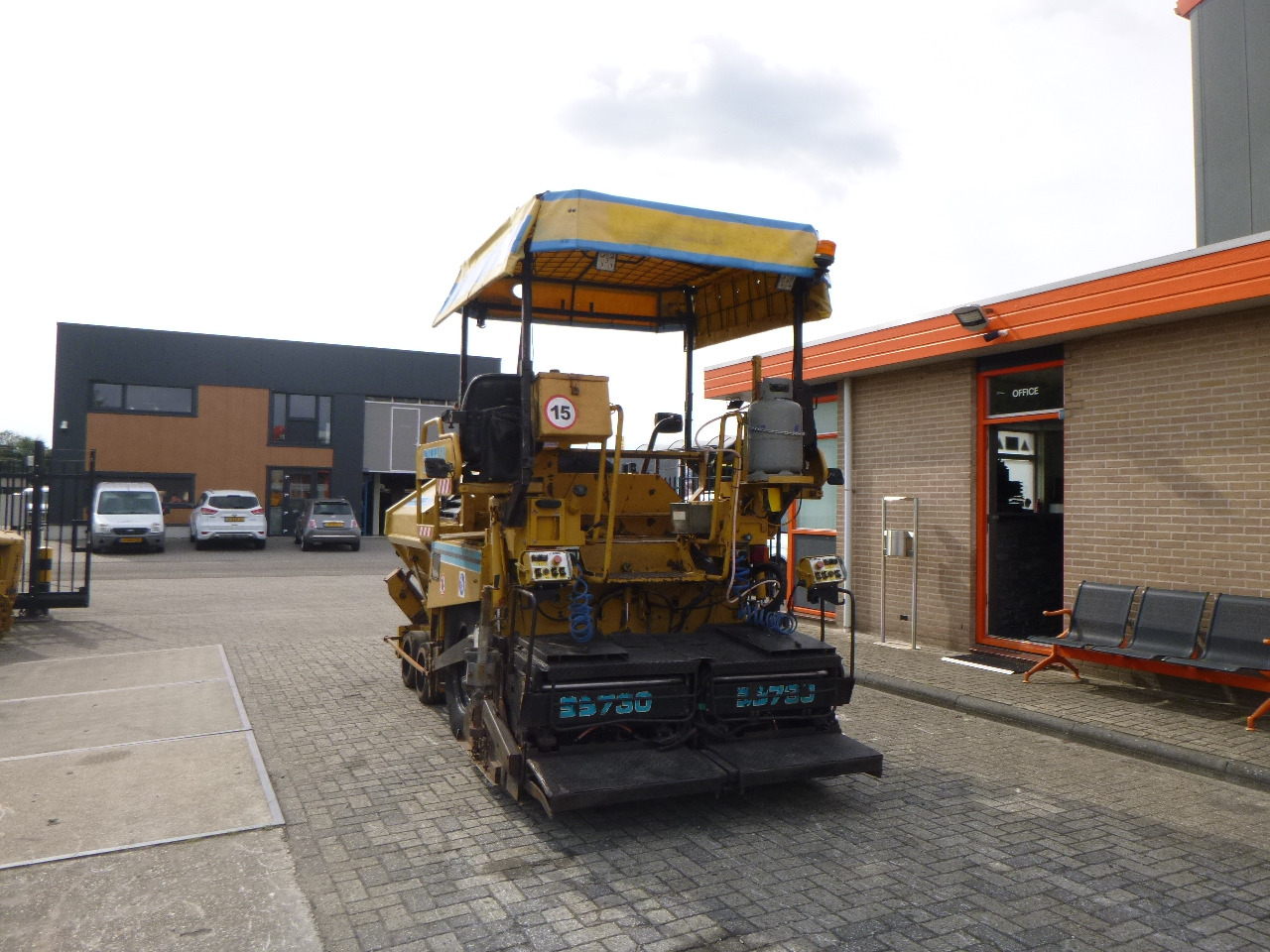 CATERPILLAR BB730 - Pavimentadora de asfalto: foto 3 CATERPILLAR BB730 - Pavimentadora de asfalto: foto 3