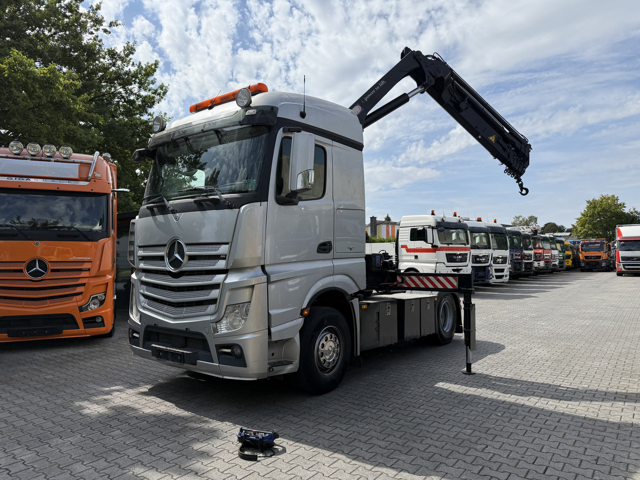 Mercedes-Benz Actros 1842LS Kran HMF 2020 bis 18 Meter - Cabeza tractora: foto 1 Mercedes-Benz Actros 1842LS Kran HMF 2020 bis 18 Meter - Cabeza tractora: foto 1