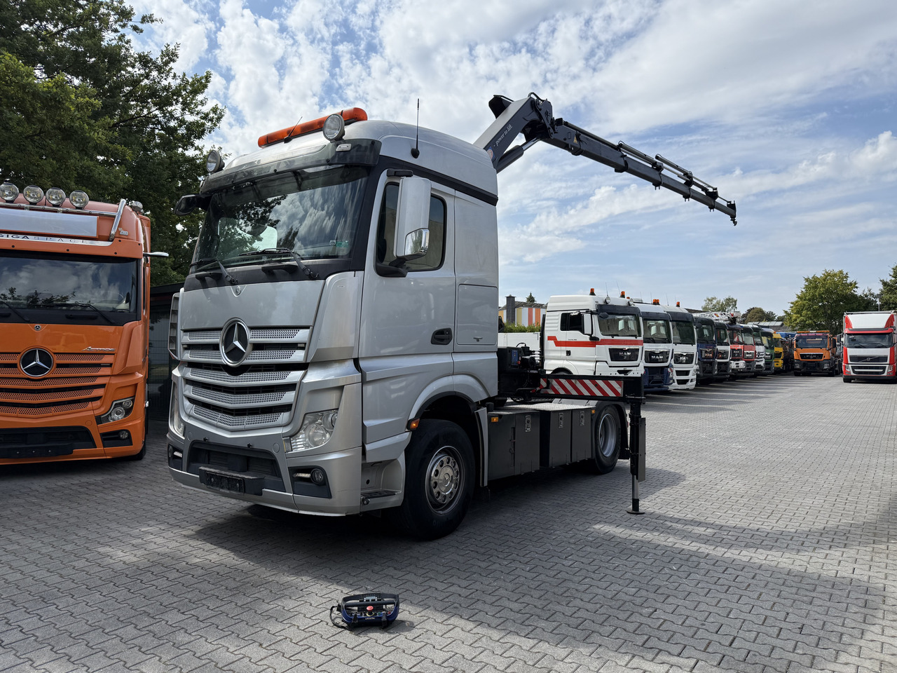 Mercedes-Benz Actros 1842LS Kran HMF 2020 bis 18 Meter - Cabeza tractora: foto 1 Mercedes-Benz Actros 1842LS Kran HMF 2020 bis 18 Meter - Cabeza tractora: foto 1