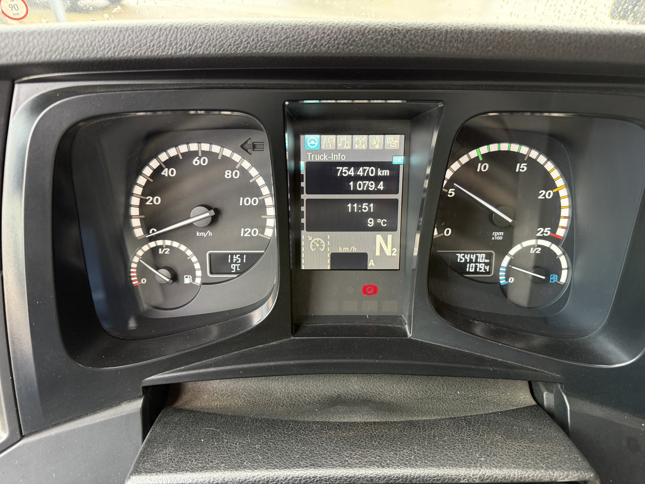 Mercedes-Benz Arocs 2653 6X4 Kran Kesla 2124L - Cabeza tractora: foto 3 Mercedes-Benz Arocs 2653 6X4 Kran Kesla 2124L - Cabeza tractora: foto 3