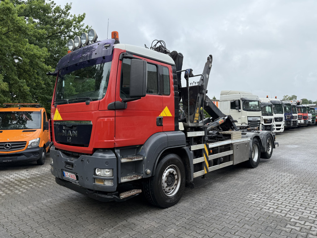 MAN TGS 26.360 6X2 Haken mit Kran HMF 1643Z - Multibasculante camión, Camión grúa: foto 1 MAN TGS 26.360 6X2 Haken mit Kran HMF 1643Z - Multibasculante camión, Camión grúa: foto 1