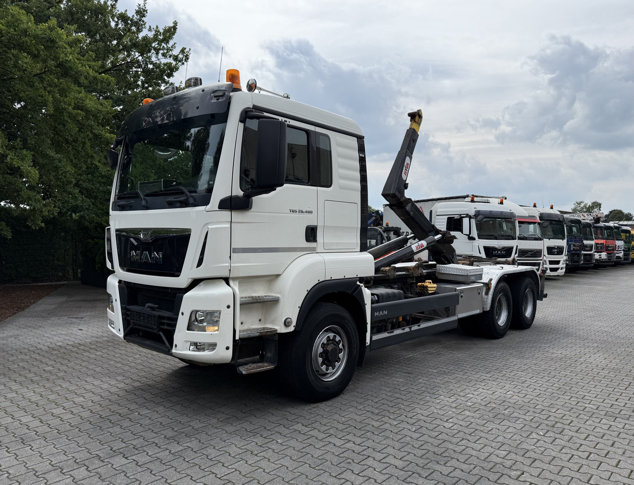 MAN TGS 26.480 6X6H Haken - Multibasculante camión: foto 1 MAN TGS 26.480 6X6H Haken - Multibasculante camión: foto 1