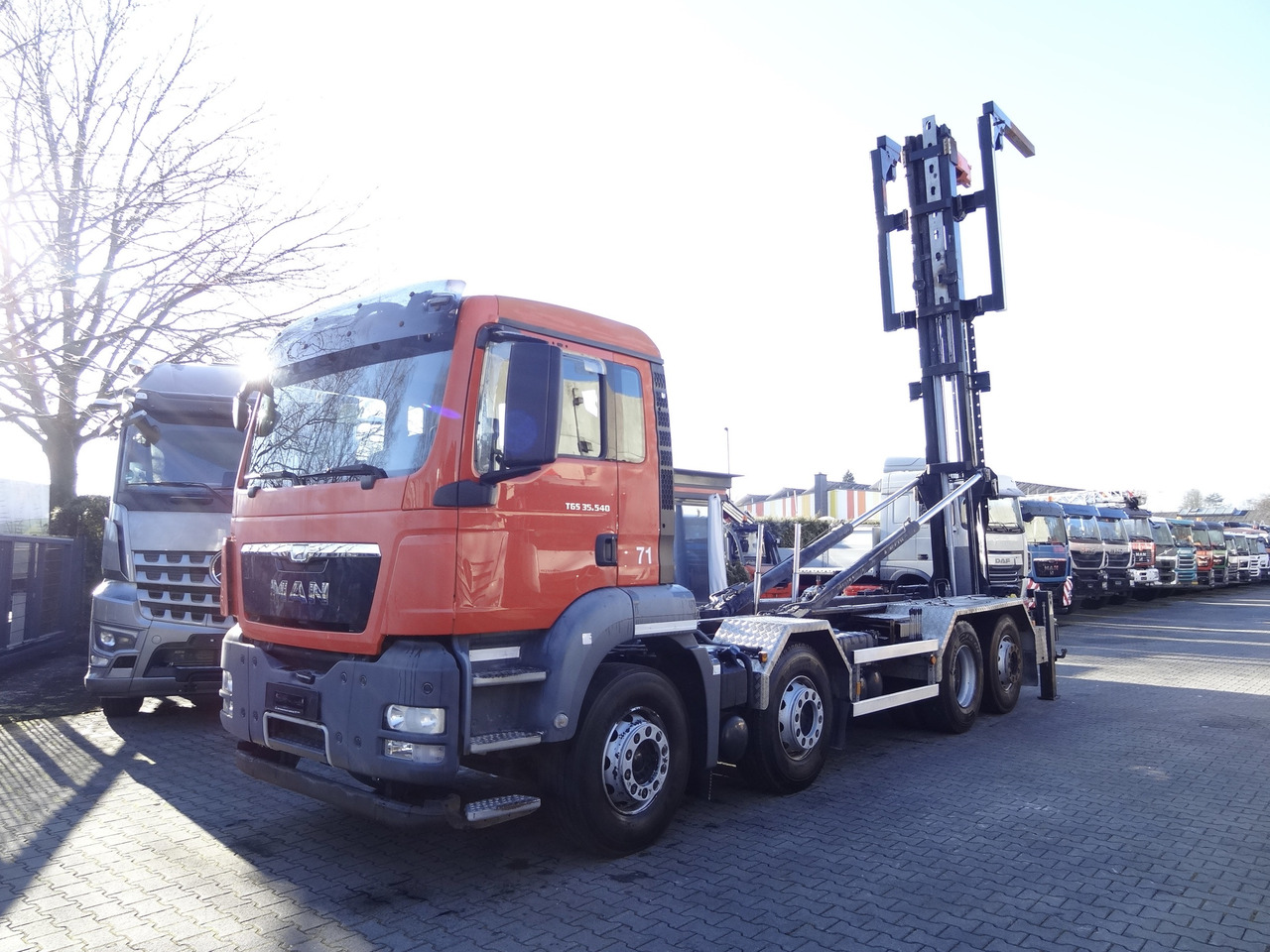 MAN TGS 35.440 8X2 Haken/ Silosteller M-Tec - Multibasculante camión: foto 1 MAN TGS 35.440 8X2 Haken/ Silosteller M-Tec - Multibasculante camión: foto 1