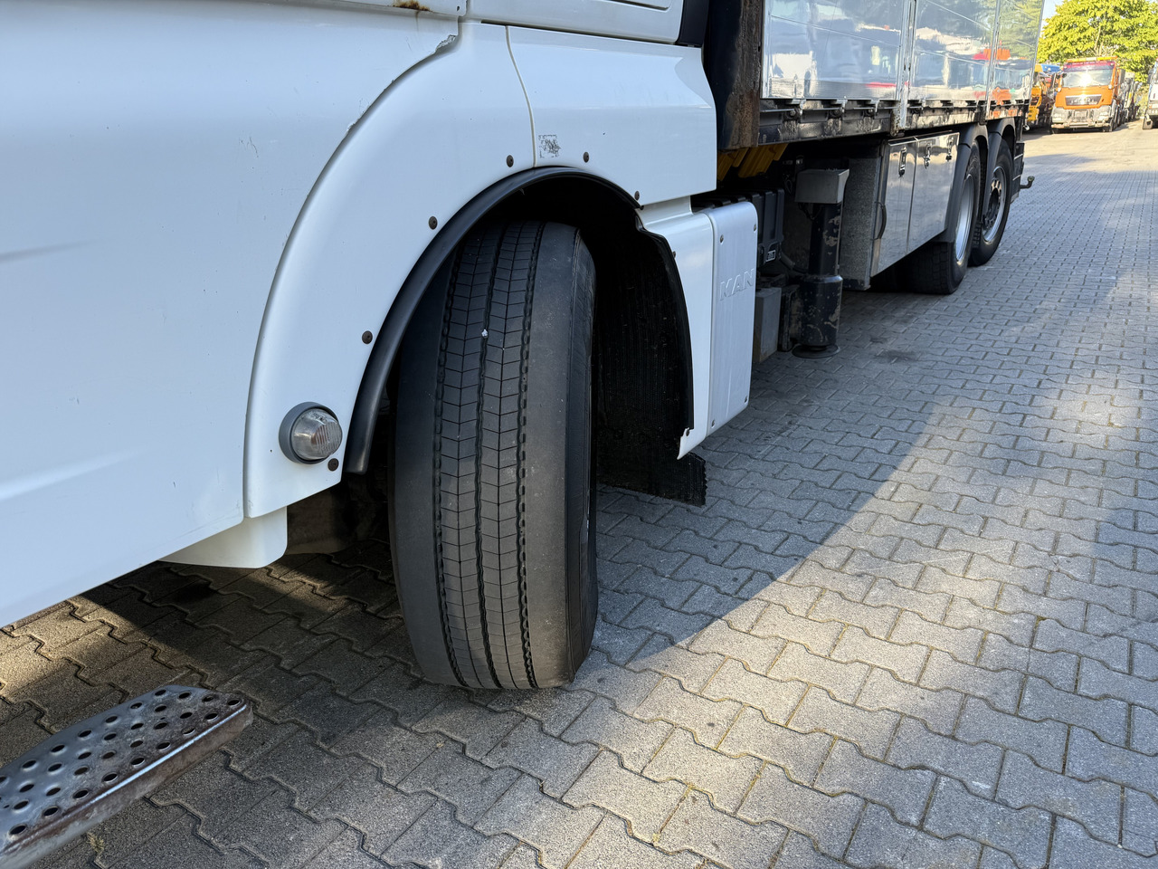 MAN TGX 26.480 6X2 Hiab 422 Bj 2017 bis 30 Meter - Camión grúa, Camión caja abierta: foto 2 MAN TGX 26.480 6X2 Hiab 422 Bj 2017 bis 30 Meter - Camión grúa, Camión caja abierta: foto 2