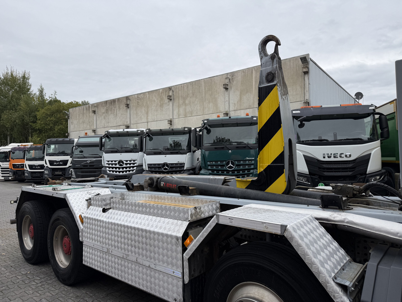 Multibasculante camión Mercedes-Benz Arocs 3245 K 8X4 Haken: foto 15