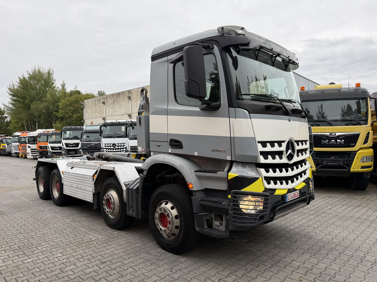 Multibasculante camión Mercedes-Benz Arocs 3245 K 8X4 Haken: foto 12