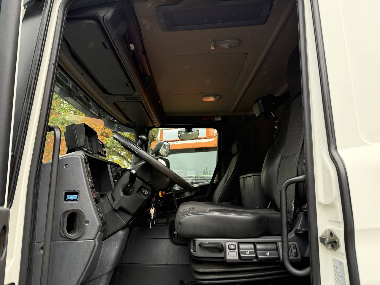 Scania P280 6X2*4 - Chasis camión: foto 3 Scania P280 6X2*4 - Chasis camión: foto 3