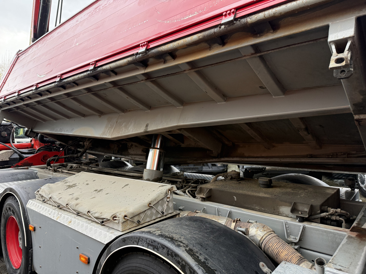 Scania R580 V8 8X4 Kipper Kran Palfinger 22002 - Camión grúa, Volquete camión: foto 3 Scania R580 V8 8X4 Kipper Kran Palfinger 22002 - Camión grúa, Volquete camión: foto 3