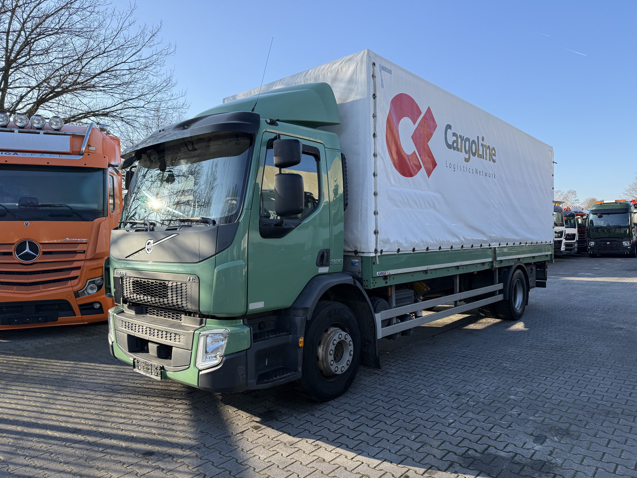 Volvo FE320 - Camión lona: foto 1 Volvo FE320 - Camión lona: foto 1