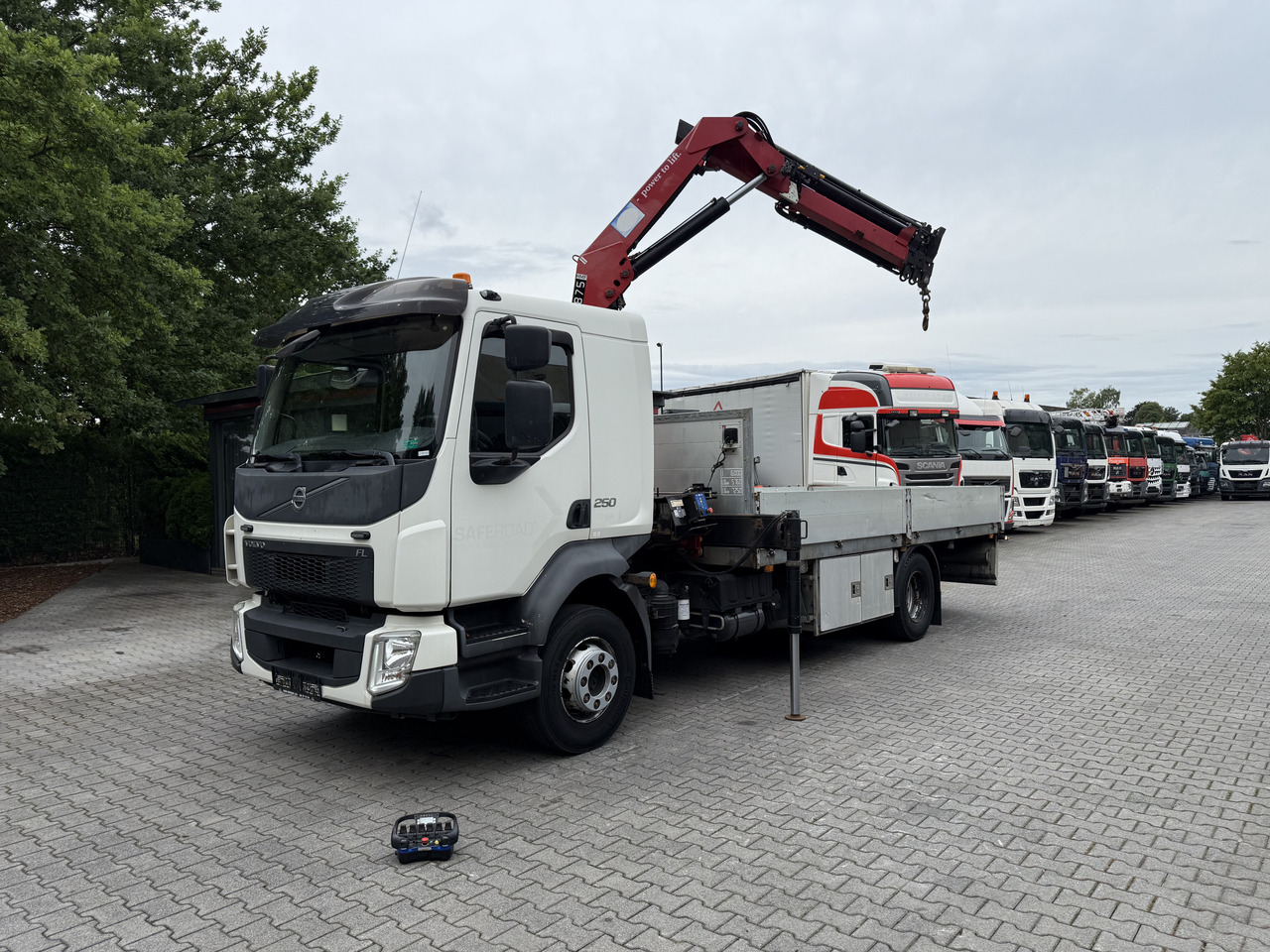Volvo FL250.16 HMF 875 K3 - Camión grúa: foto 1 Volvo FL250.16 HMF 875 K3 - Camión grúa: foto 1
