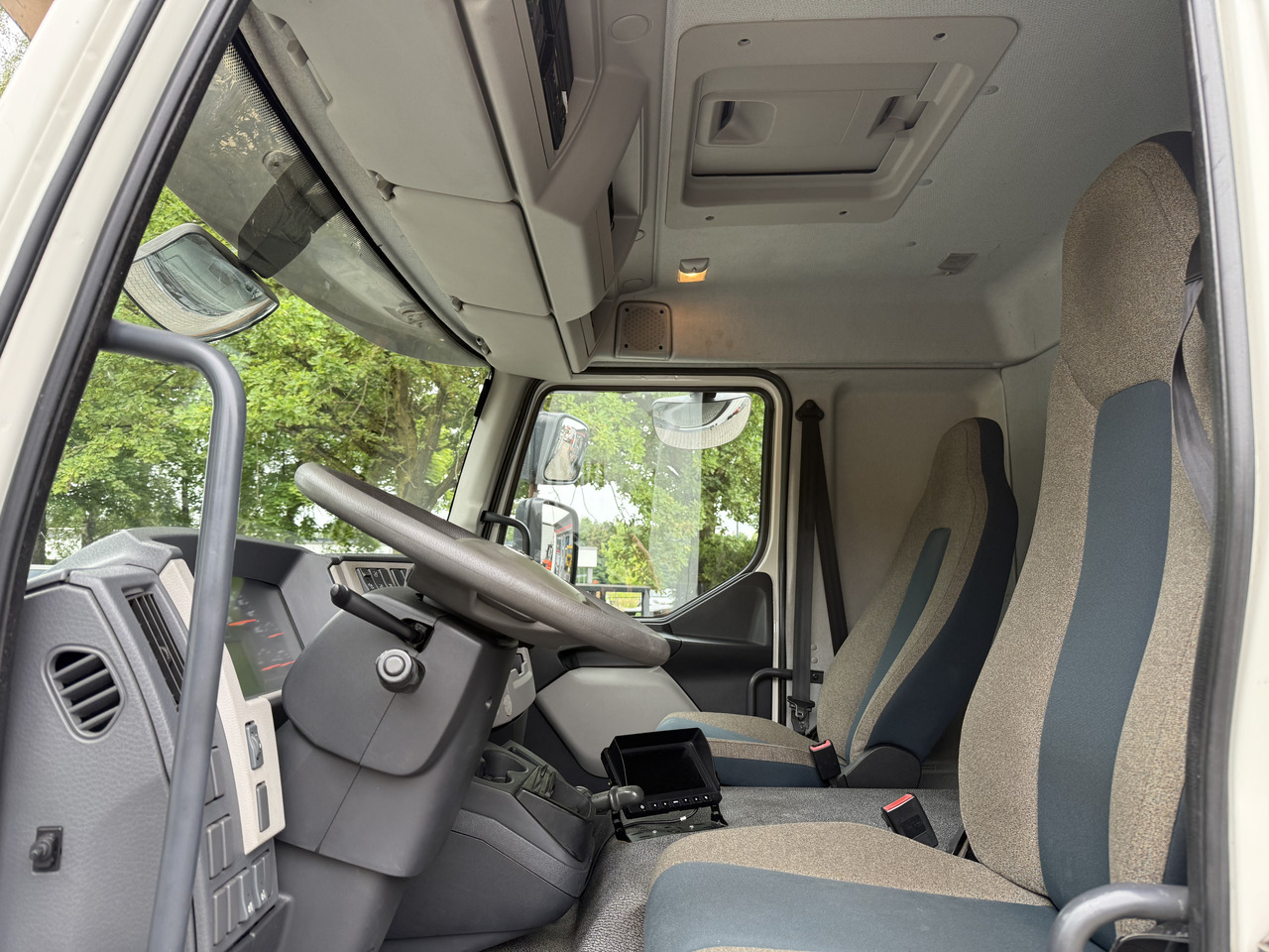 Volvo FL250.16 HMF 875 K3 - Camión grúa: foto 4 Volvo FL250.16 HMF 875 K3 - Camión grúa: foto 4