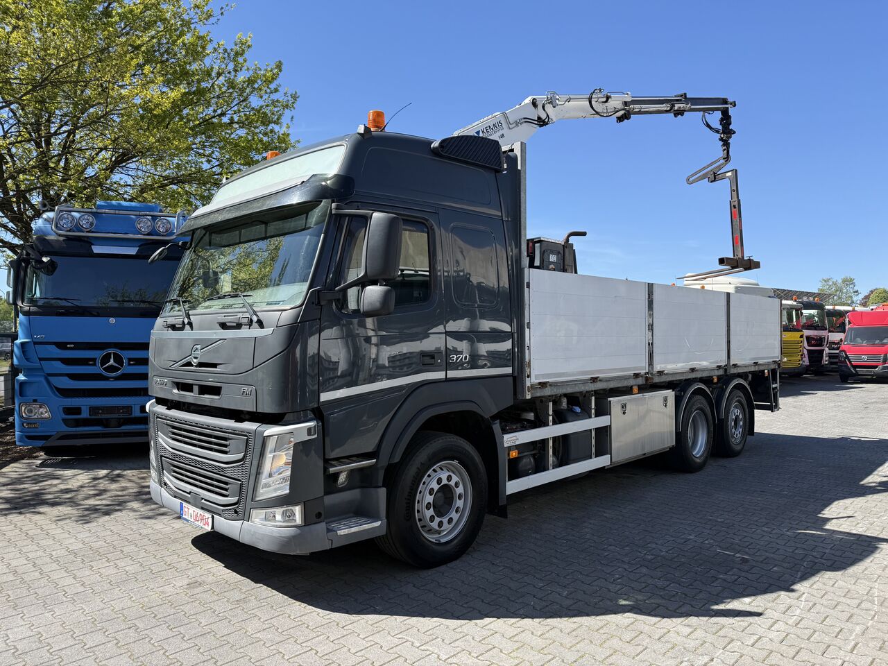 Volvo FM 370 6X2 Kran Kennis K14R Baustoff - Camión caja abierta, Camión grúa: foto 1 Volvo FM 370 6X2 Kran Kennis K14R Baustoff - Camión caja abierta, Camión grúa: foto 1