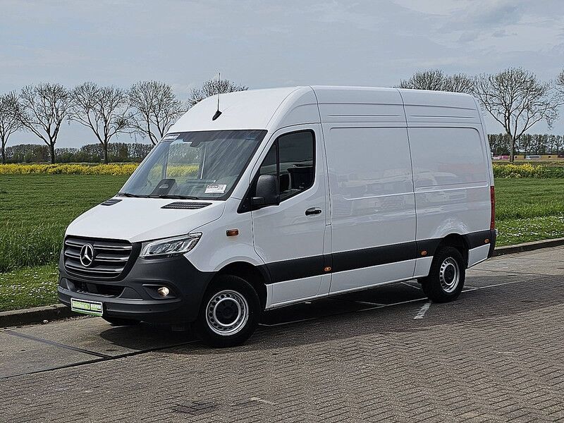 Mercedes-Benz Sprinter 317 L2H2 LED Mbux 10 - Furgón: foto 2 Mercedes-Benz Sprinter 317 L2H2 LED Mbux 10 - Furgón: foto 2