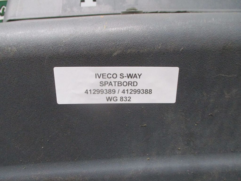 Iveco 5802240296 //41299389/ 41299388 RECHTS LAMP EN SPATBORSMET LED S WAY MODEL 2021 - Luz trasera para Camión: foto 4 Iveco 5802240296 //41299389/ 41299388 RECHTS LAMP EN SPATBORSMET LED S WAY MODEL 2021 - Luz trasera para Camión: foto 4