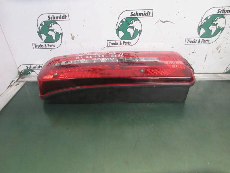 MAN 81.25225-6563 // 81.25225-6566 RECHTS EN LINKS LED LAMP MAN TGX TGS - Luz trasera para Camión: foto 5 MAN 81.25225-6563 // 81.25225-6566 RECHTS EN LINKS LED LAMP MAN TGX TGS - Luz trasera para Camión: foto 5