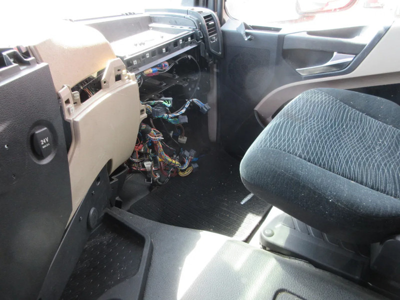 Cabina e interior para Camión Mercedes-Benz A 000 600 10 05 CABINE MERCEDES 1842 EURO 6 MODEL 2018: foto 8