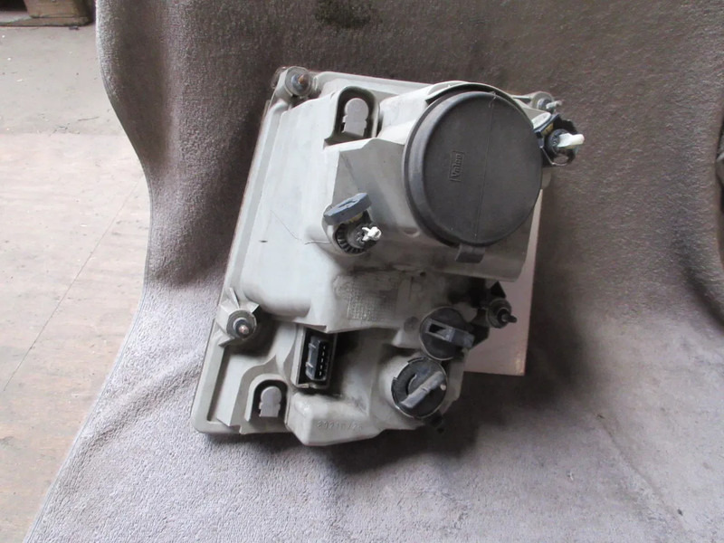 Volvo 20818771 KOPLAMP VOLVO FL EURO 5 RECHTS - Faro delantero para Camión: foto 2 Volvo 20818771 KOPLAMP VOLVO FL EURO 5 RECHTS - Faro delantero para Camión: foto 2