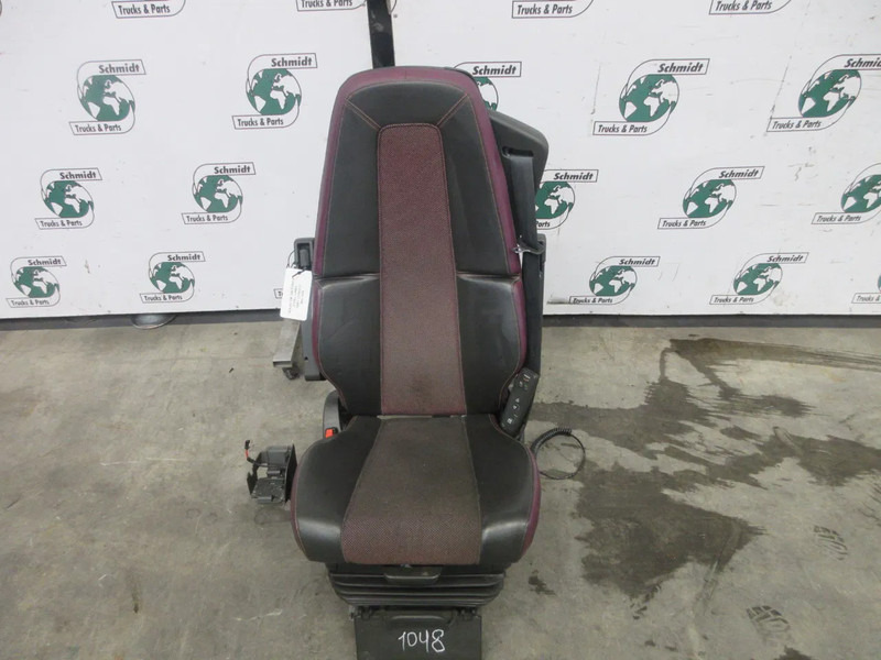 Volvo 23766412 // 23764396 STOELEN SET LUCHTGEVEERT R+L FM MODEL 2023 - Asiento para Camión: foto 4 Volvo 23766412 // 23764396 STOELEN SET LUCHTGEVEERT R+L FM MODEL 2023 - Asiento para Camión: foto 4