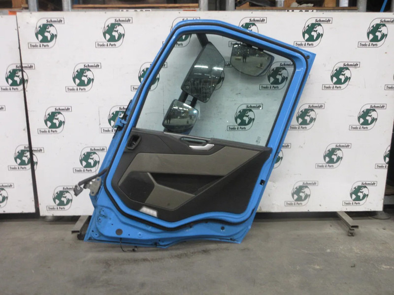 Volvo 84235902 DEUR RECHTS VOLVO FM 330 MODEL 2023 NIEUWE TYPE - Puerta y piezas para Camión: foto 2 Volvo 84235902 DEUR RECHTS VOLVO FM 330 MODEL 2023 NIEUWE TYPE - Puerta y piezas para Camión: foto 2