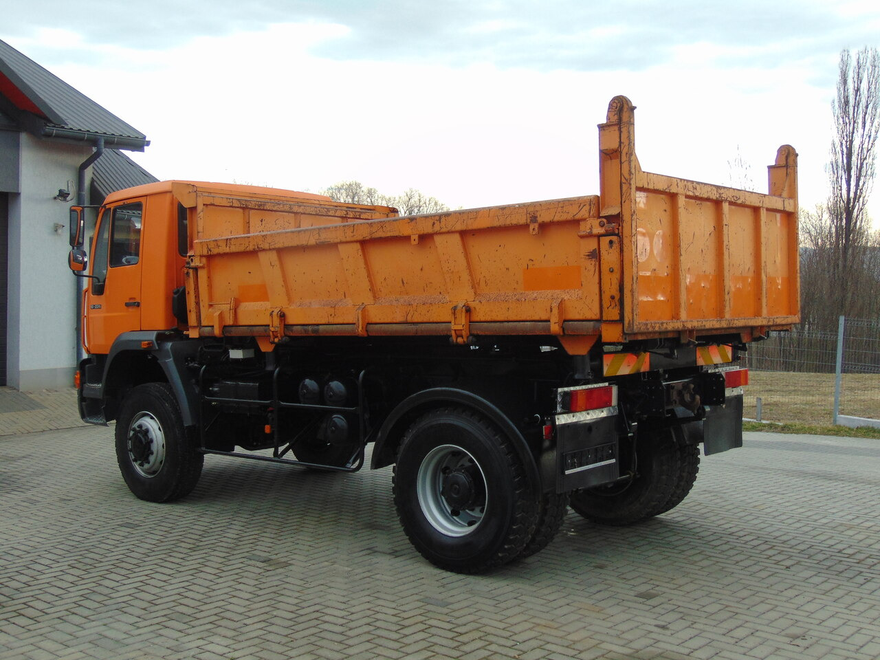 MAN 18-224 4x4 KIPER - Volquete camión: foto 3 MAN 18-224 4x4 KIPER - Volquete camión: foto 3