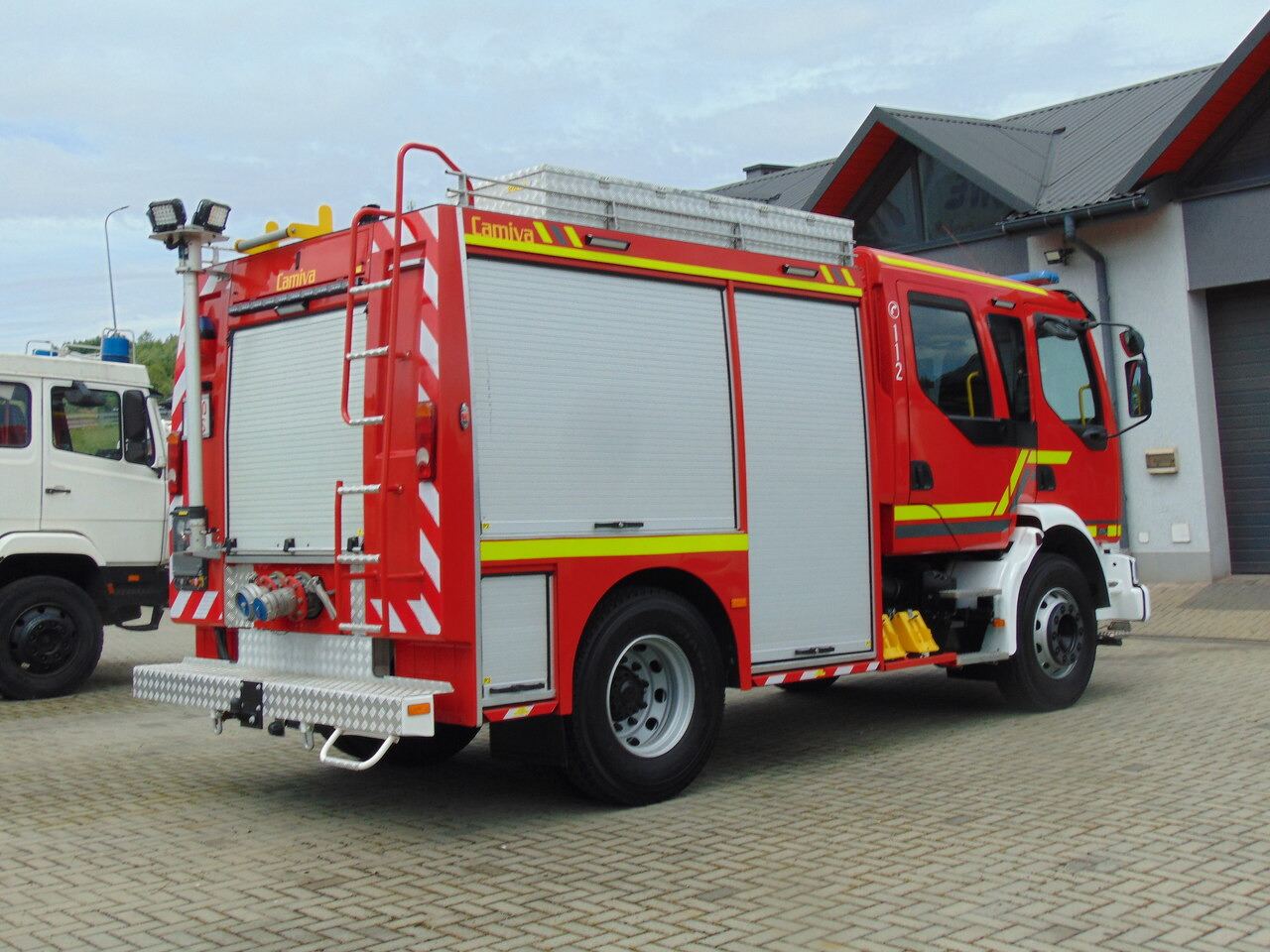 RENAULT Midlum 270dCi Camiva - Camión de bomberos: foto 4 RENAULT Midlum 270dCi Camiva - Camión de bomberos: foto 4