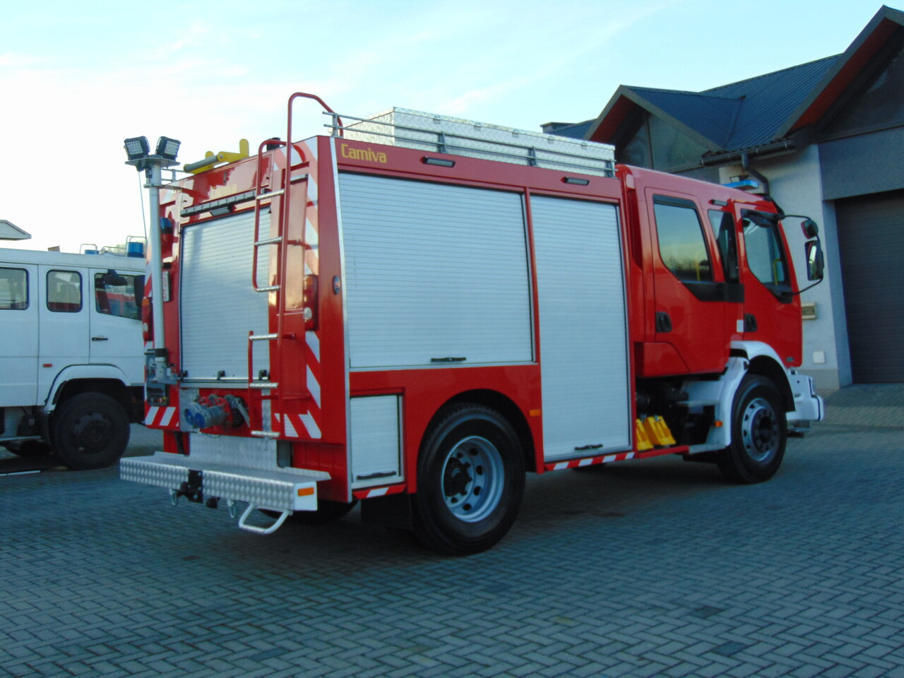 RENAULT Midlum 270dCi Camiva - Camión de bomberos: foto 4 RENAULT Midlum 270dCi Camiva - Camión de bomberos: foto 4
