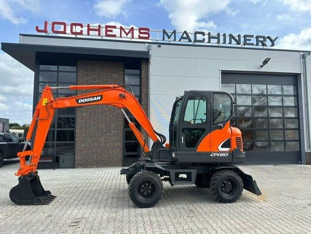 Doosan DX60 - Excavadora de ruedas: foto 1 Doosan DX60 - Excavadora de ruedas: foto 1