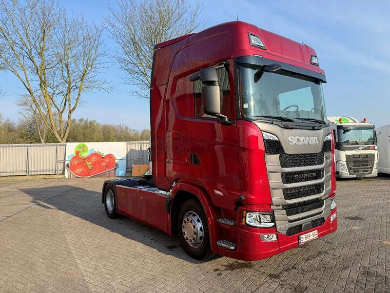 Scania SUPER 560S / ENGINE RUNNING / RETARDER / OVERDRIVE / !!!ONLY:56962 KM!!! / DOUBLE TANK / PARKCOOL / DIGITAL DASH / LEATHER / AUT - Cabeza tractora: foto 2 Scania SUPER 560S / ENGINE RUNNING / RETARDER / OVERDRIVE / !!!ONLY:56962 KM!!! / DOUBLE TANK / PARKCOOL / DIGITAL DASH / LEATHER / AUT - Cabeza tractora: foto 2