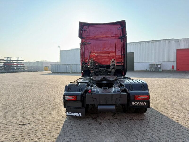 Scania SUPER 560S / ENGINE RUNNING / RETARDER / OVERDRIVE / !!!ONLY:56962 KM!!! / DOUBLE TANK / PARKCOOL / DIGITAL DASH / LEATHER / AUT - Cabeza tractora: foto 4 Scania SUPER 560S / ENGINE RUNNING / RETARDER / OVERDRIVE / !!!ONLY:56962 KM!!! / DOUBLE TANK / PARKCOOL / DIGITAL DASH / LEATHER / AUT - Cabeza tractora: foto 4