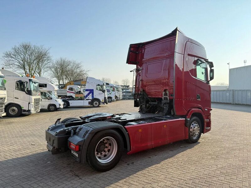 Scania SUPER 560S / ENGINE RUNNING / RETARDER / OVERDRIVE / !!!ONLY:56962 KM!!! / DOUBLE TANK / PARKCOOL / DIGITAL DASH / LEATHER / AUT - Cabeza tractora: foto 5 Scania SUPER 560S / ENGINE RUNNING / RETARDER / OVERDRIVE / !!!ONLY:56962 KM!!! / DOUBLE TANK / PARKCOOL / DIGITAL DASH / LEATHER / AUT - Cabeza tractora: foto 5
